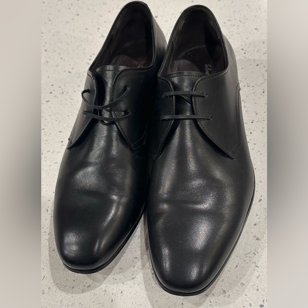 Men’s lace up leather Derby shoes